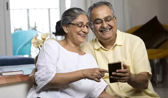 Public vs Private Banks: Which offers Best FD Rates for Senior Citizens