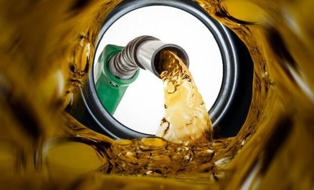 Oil Companies bear ₹1,700 crore daily to Protect Consumers