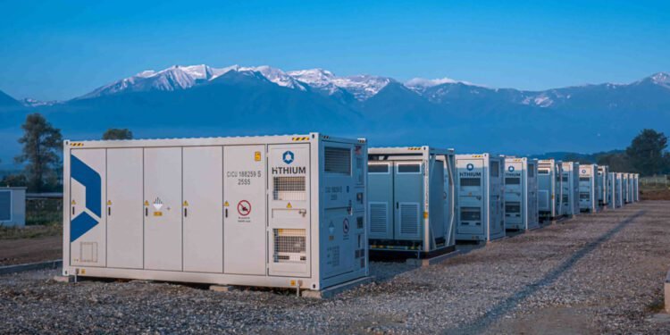 India to mandate batteries in solar and wind projects from 2027