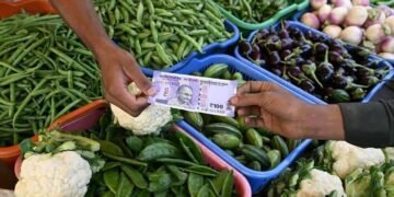 Indian families expect Inflation to rise, RBI survey finds