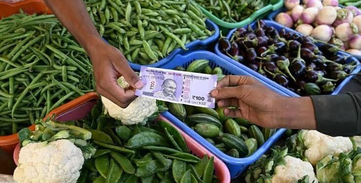 Indian families expect Inflation to rise, RBI survey finds